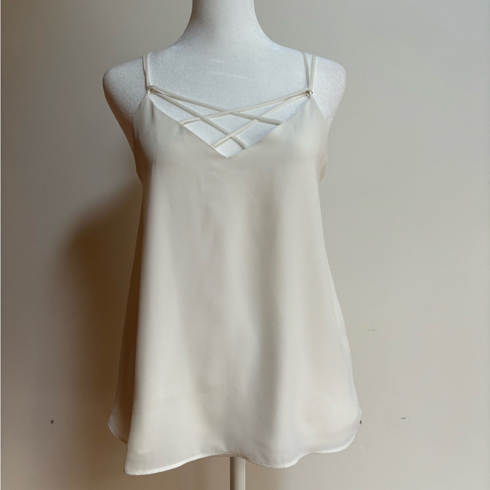 SALE 3️⃣ for $8! 🛍️ XS White/Cream Allover Lace Cropped Tee Express - Picture 4 of 4
